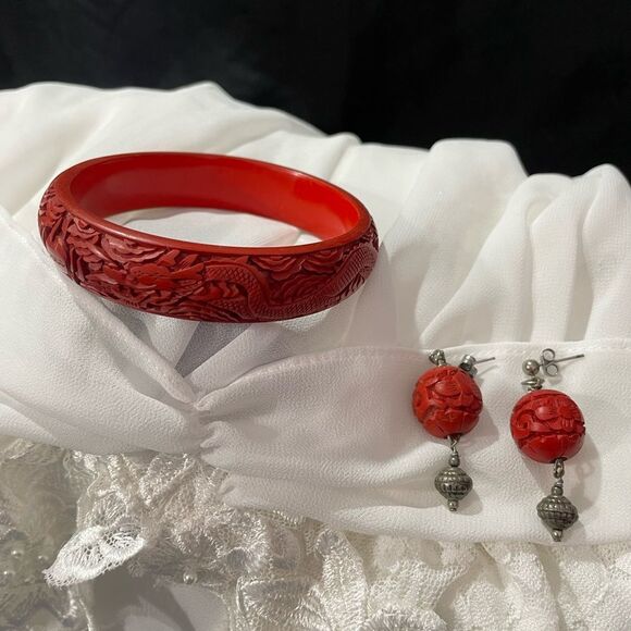 Elegant Red Carved Cinnabar Bracelet and Earring Set - Picture 2 of 2